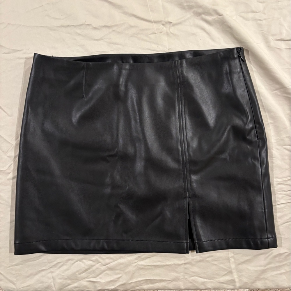 Juicy Couture Leather Mini Skirt​​​​​​​ - Picture 3 of 6